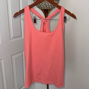 84 💖GAP Fit Peach fitness work out top by Gap Studio with support bra built in.